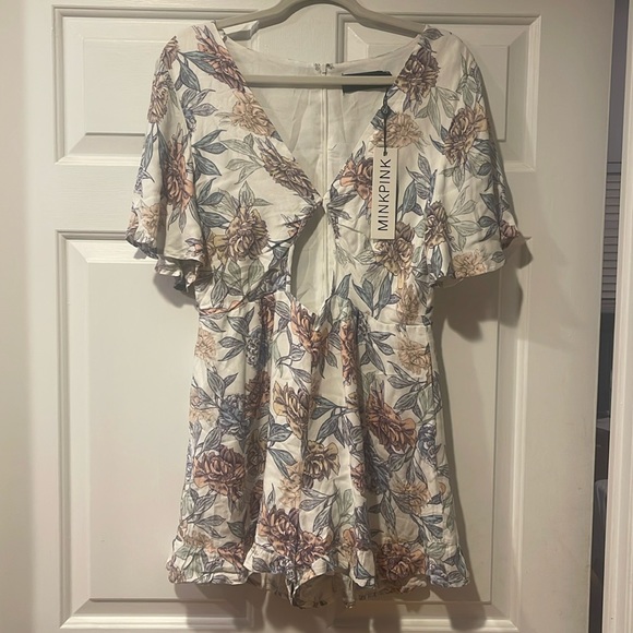 NWT MINKPINK Mysterious Playsuit size L - Picture 2 of 4